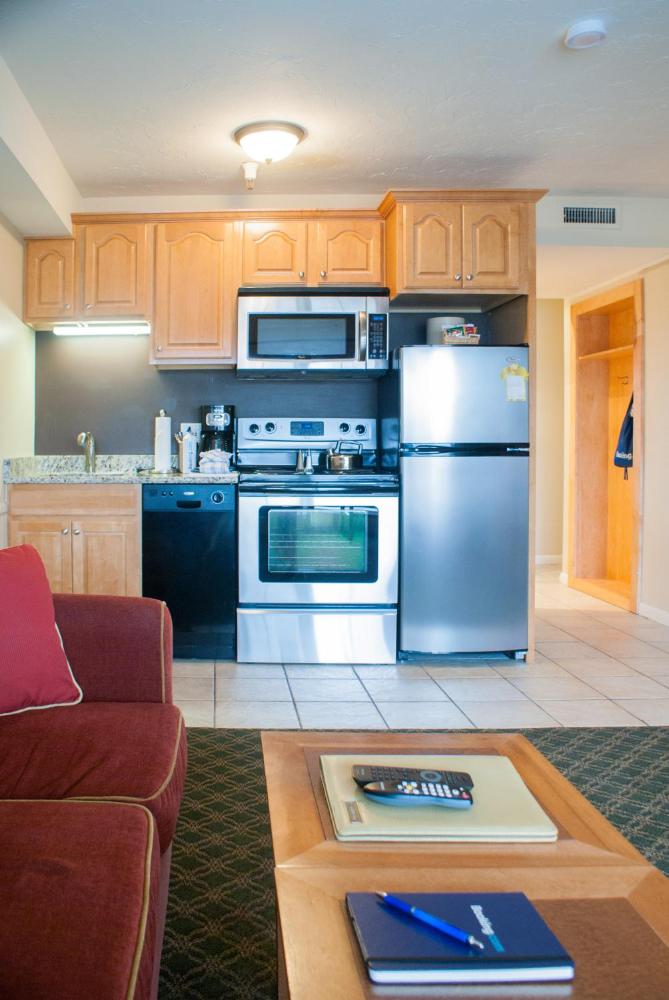 Deluxe One-Bedroom Apartment interior